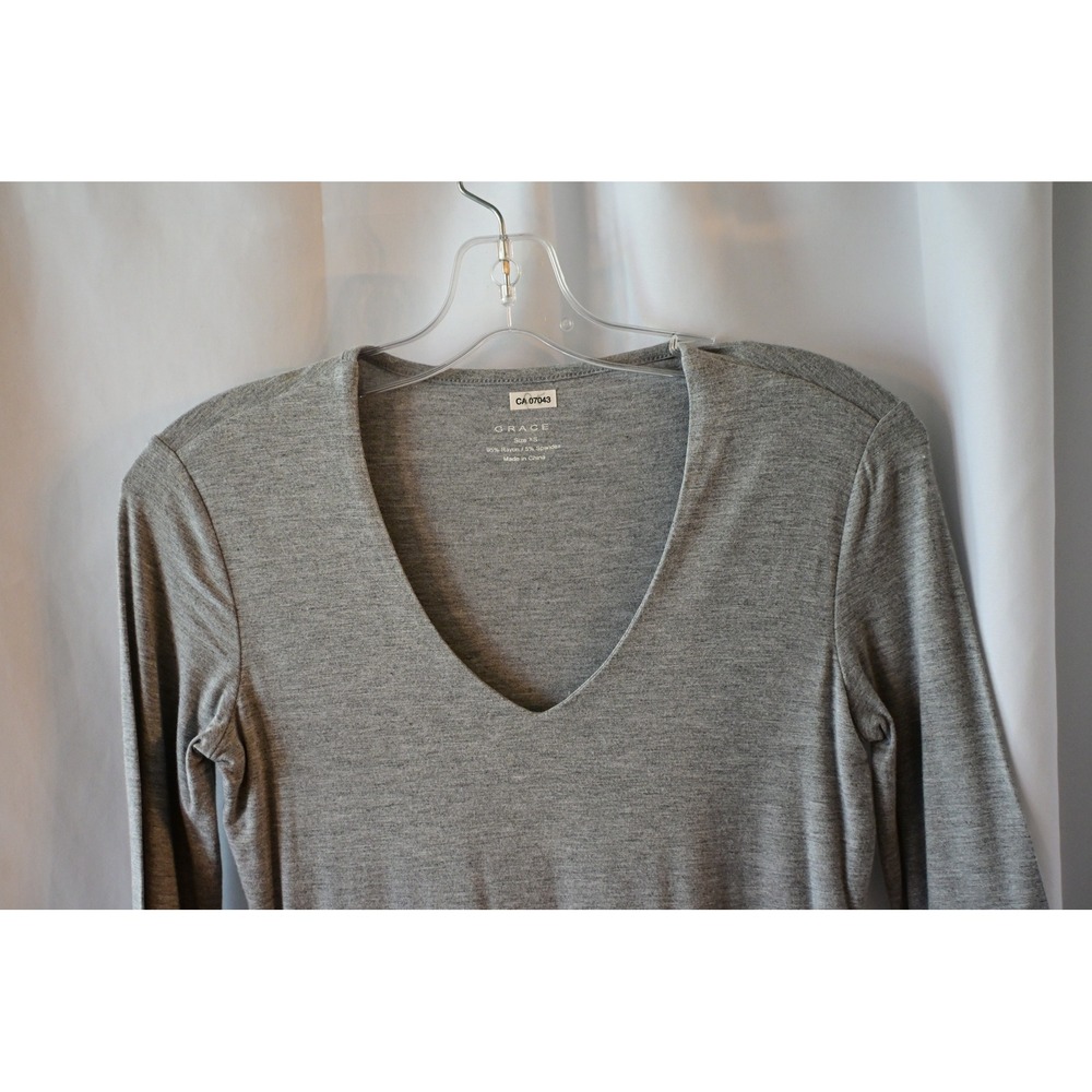 Grace V-Neck Top - Picture 3 of 7